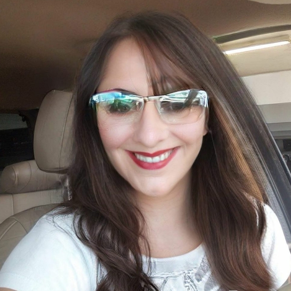 Meet your Posher, Michelle - Picture 3 of 3